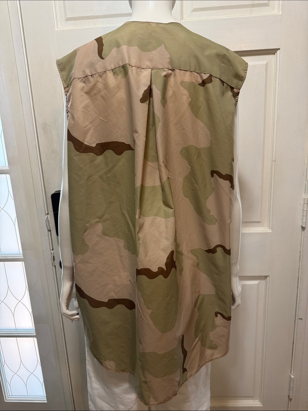 Sleeveless Desert Camo Utility Vest - Picture 7 of 11
